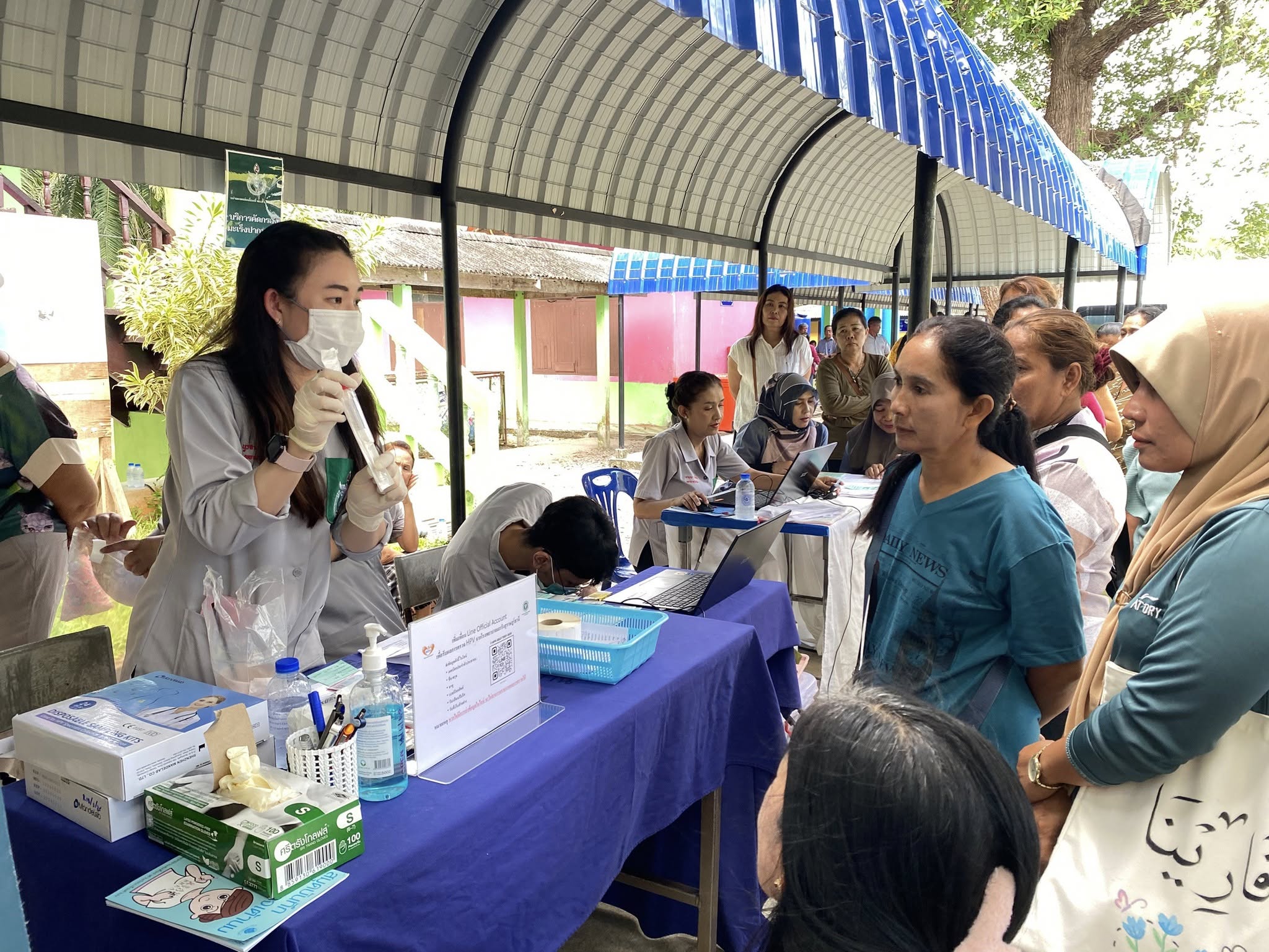 โรงพยาบาลมะเร็งสุราษฎร์ธานี กรมการแพทย์ นำรถพระราชทานเคลื่อนที่ ออกหน่วยให้บริการคัดกรองมะเร็งปากมดลูกแก่ประชาชน ประจำเดือน ตุลาคม 2568 ร่วมกับโรงพยาบาลเครือข่าย และทีมแพทย์ พอ.สว.ประจำจังหวัดสุราษฎร์ธานี