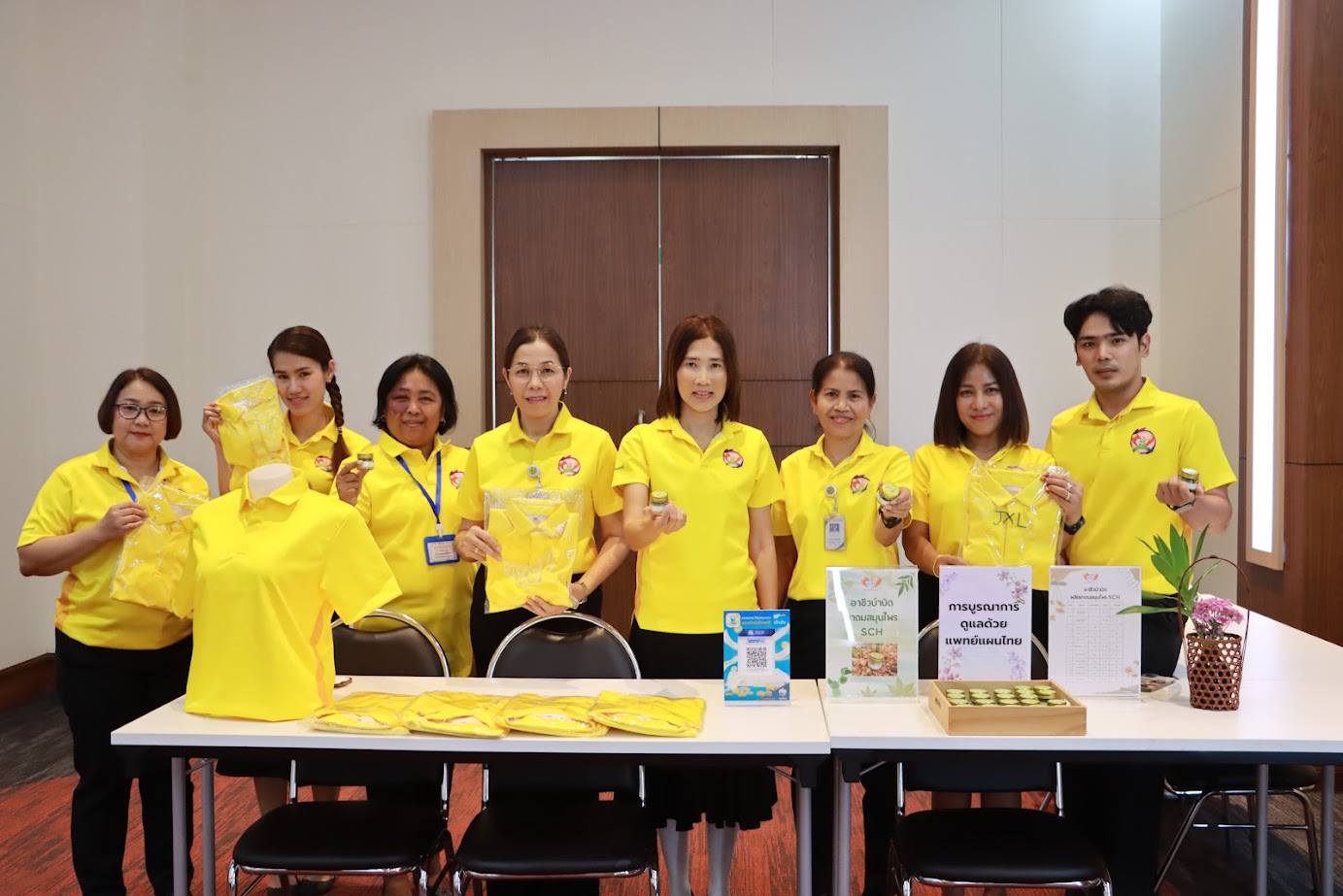 แพทย์หญิงนิธิมา ศรีเกตุ ผู้อำนวยการโรงพยาบาลมะเร็งสุราษฎร์ธานี กรมการแพทย์ เป็นประธาน โครงการอบรมหลักสูตรการวิจัยเชิงปฏิบัติการทางการแพทย์ พยาบาลและสาธารณสุข ระยะที่ 1 พร้อมด้วยผู้เข้าอบรม และบุคลากรโรงพยาบาลมะเร็งสุราษฎร์ธานี โดยมีวัตถุประสงค์เพื่อให้ผู้เข้าอบรมมีความรู้ ความเข้าใจ กระบวนการทำผลงานวิชาการ ขั้นตอนกระบวนการวิจัยที่ถูกต้อง และแลกเปลี่ยนเรียนรู้ด้านการทำผลงานวิชาการ ทั้งนี้ได้รับเกียรติจาก ดร. สมหมาย คชนาม เป็นวิทยากรในการถ่ายทอดองค์ความรู้ ณ ห้องประชุม 80 ปี กรมการแพทย์ โรงพยาบาลมะเร็งสุราษฎร์ธานี ในวันพุธที่ 15 ตุลาคม 2568