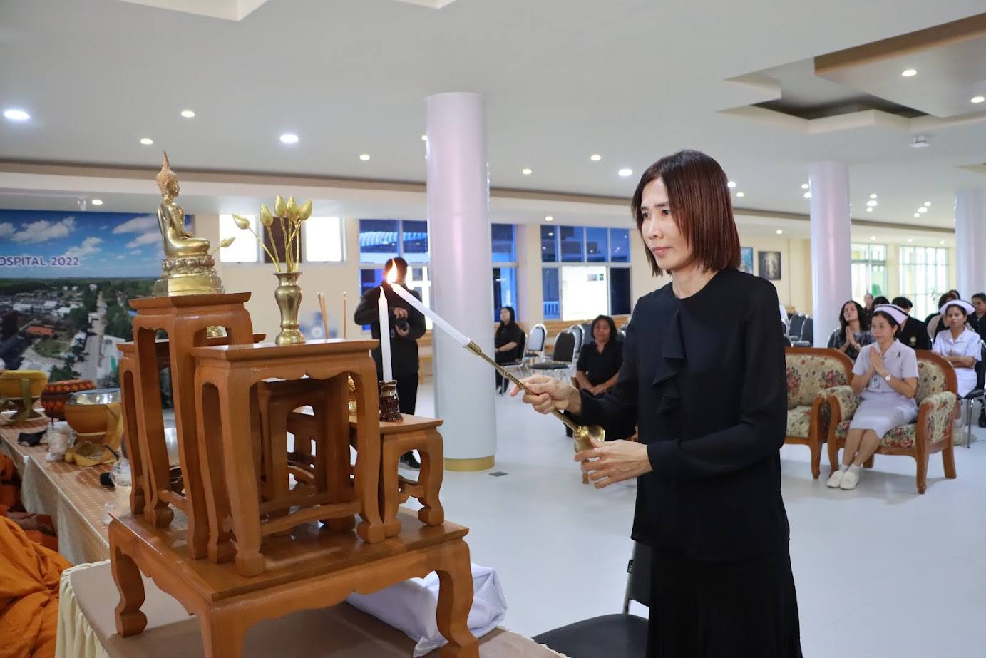 แพทย์หญิงนิธิมา ศรีเกตุ ผู้อำนวยการโรงพยาบาลมะเร็งสุราษฎร์ธานี กรมการแพทย์  แพทย์หญิงฟ้าใส ภักดิกมล รองผู้อำนวยการภารกิจด้านวิชาการและการแพทย์ นางอุไรวรรณ ศุภศิลป์ รองผู้อำนวยการด้านการพยาบาล นางสาวจริยา มาสุข รองผู้อำนวยการด้านอำนวยการ พร้อมด้วยบุคลากร โรงพยาบาลมะเร็งสุราษฎร์ธานี