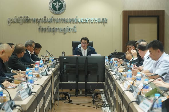 แพทย์หญิงนิธิมา ศรีเกตุ ผู้อำนวยการโรงพยาบาลมะเร็งสุราษฎร์ธานี กรมการแพทย์ นางปนัดดา กลับรินทร์ นักวิชาการสาธารณสุขชำนาญการ หัวหน้ากลุ่มงานพัฒนานโยบายและยุทธศาสตร์การแพทย์ ตัวแทน สำนักการแพทย์ เขตสุขภาพที่ 11 กรมการแพทย์เข้าร่วมประชุมคณะกรรมการบริหารเขตสุขภาพที่ 11 ครั้งที่ 9/2568